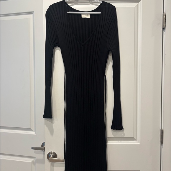 Dissh Ribbed Knit Maxi Dress | Black | Long Sleeve | V-Neck - Picture 10 of 11